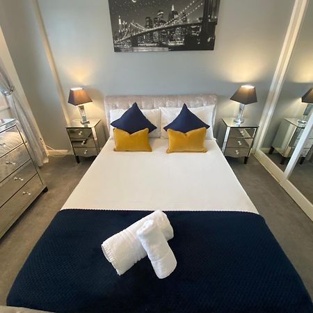 The Brook House - Spacious 3 Bed Home From Home In Burton Экстерьер фото