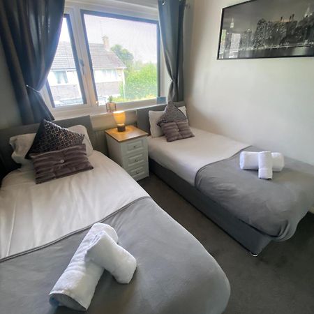 The Brook House - Spacious 3 Bed Home From Home In Burton Экстерьер фото
