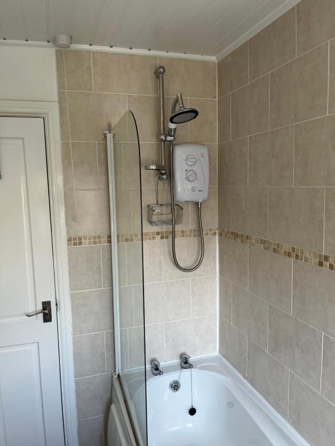 The Brook House - Spacious 3 Bed Home From Home In Burton Экстерьер фото