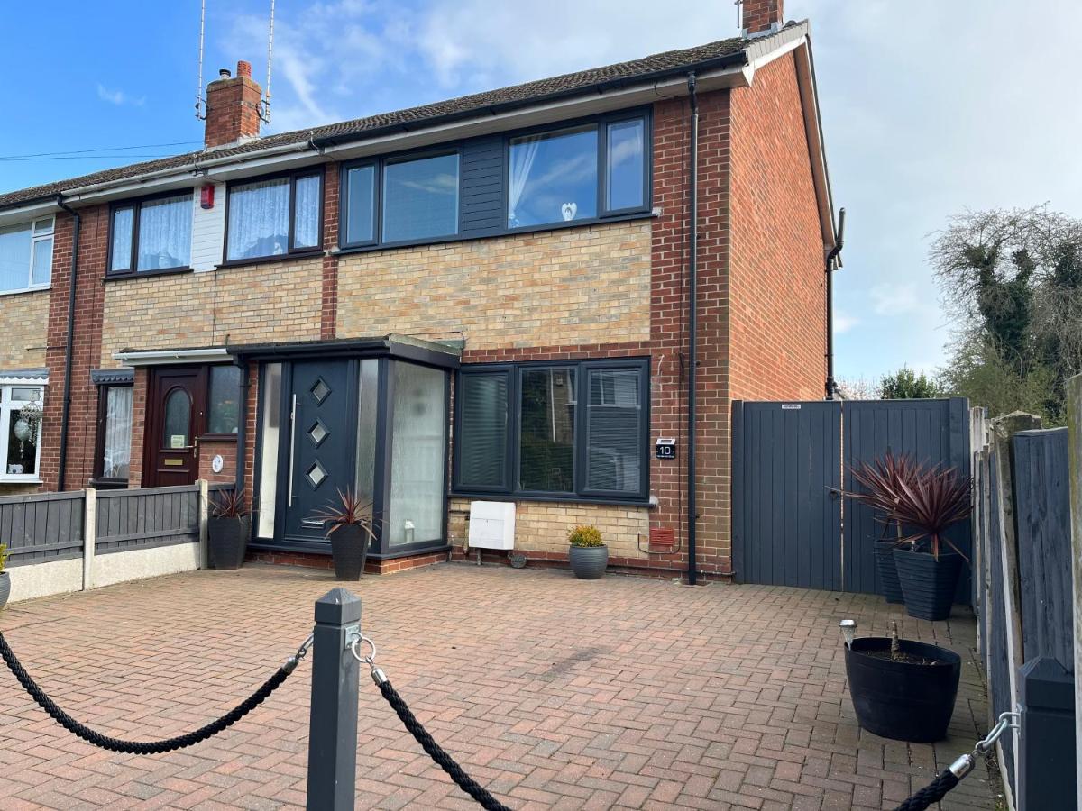The Brook House - Spacious 3 Bed Home From Home In Burton Экстерьер фото