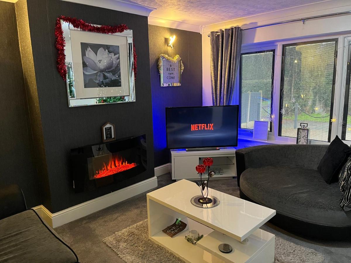 The Brook House - Spacious 3 Bed Home From Home In Burton Экстерьер фото