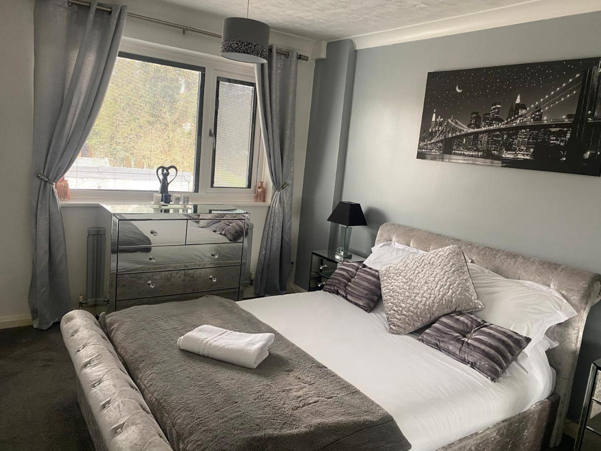 The Brook House - Spacious 3 Bed Home From Home In Burton Экстерьер фото