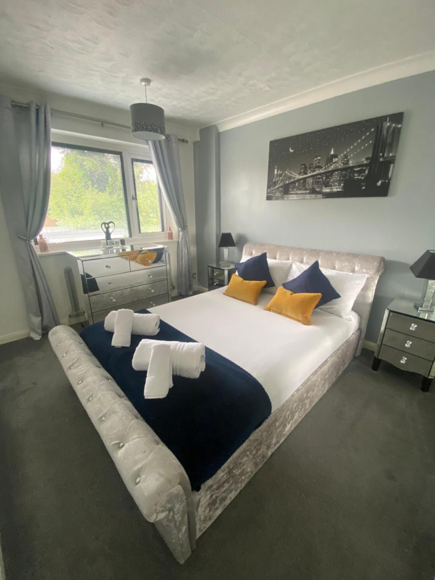 The Brook House - Spacious 3 Bed Home From Home In Burton Экстерьер фото