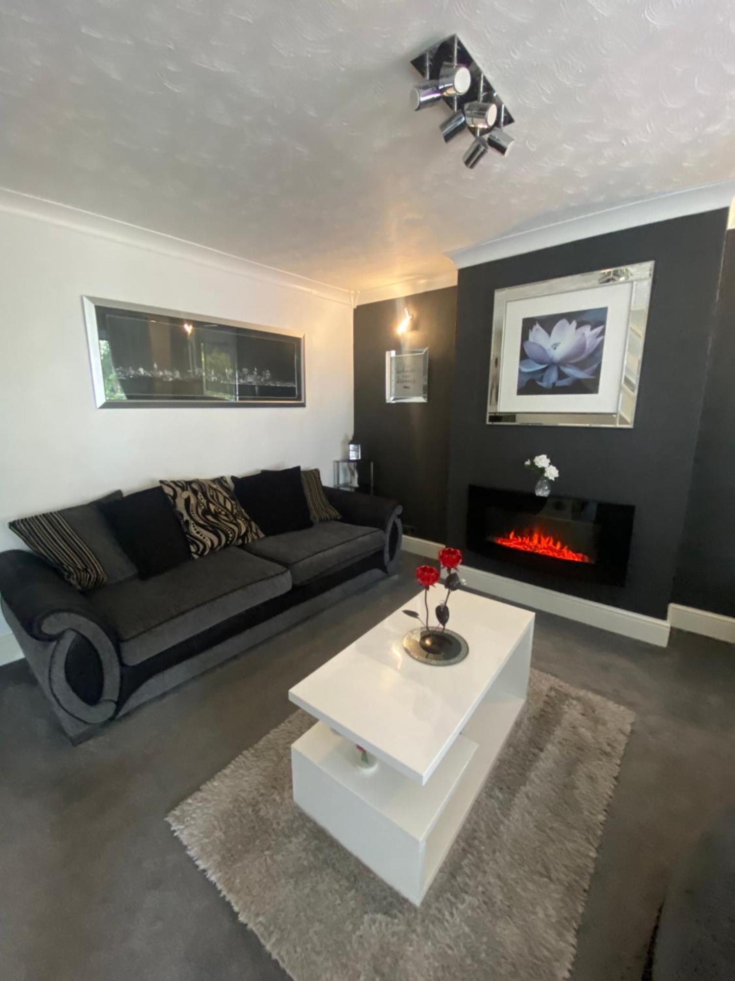 The Brook House - Spacious 3 Bed Home From Home In Burton Экстерьер фото
