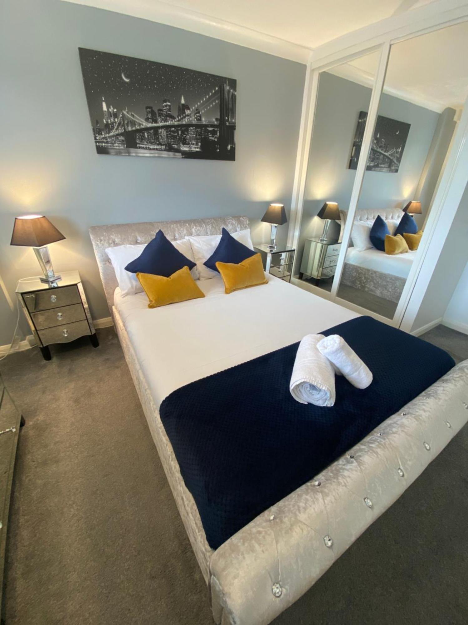 The Brook House - Spacious 3 Bed Home From Home In Burton Экстерьер фото