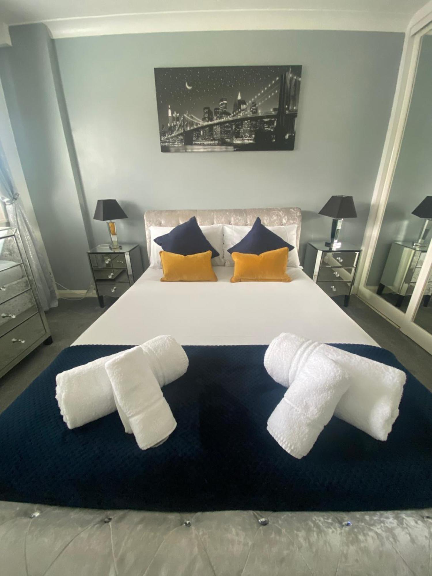 The Brook House - Spacious 3 Bed Home From Home In Burton Экстерьер фото