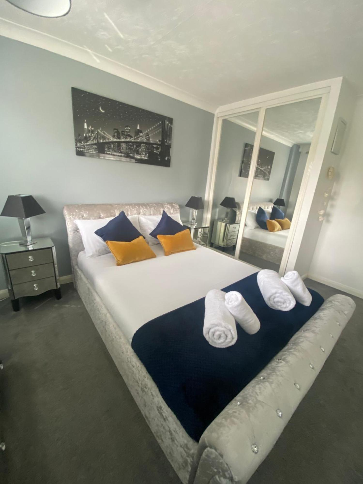 The Brook House - Spacious 3 Bed Home From Home In Burton Экстерьер фото