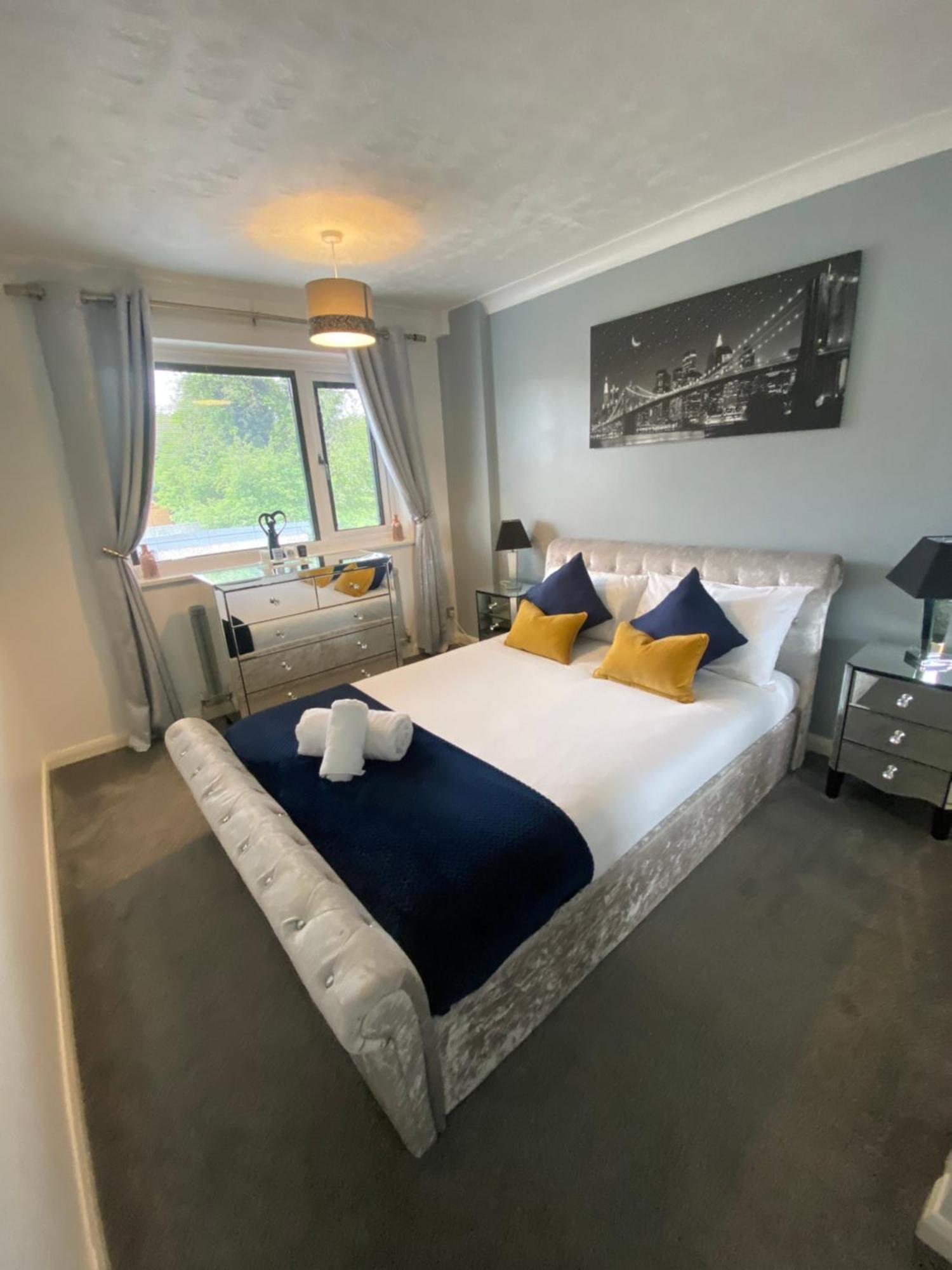 The Brook House - Spacious 3 Bed Home From Home In Burton Экстерьер фото
