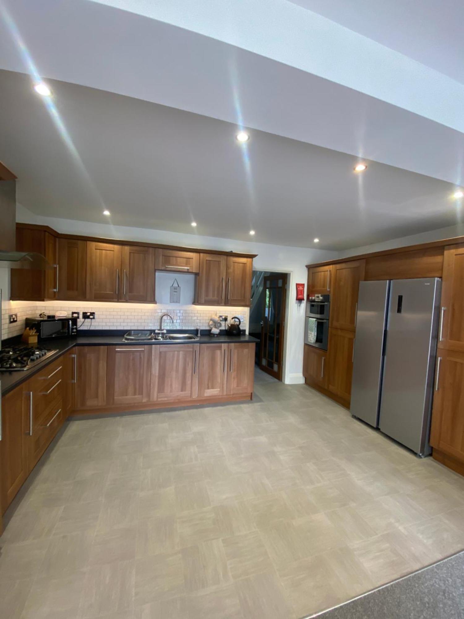 The Brook House - Spacious 3 Bed Home From Home In Burton Экстерьер фото