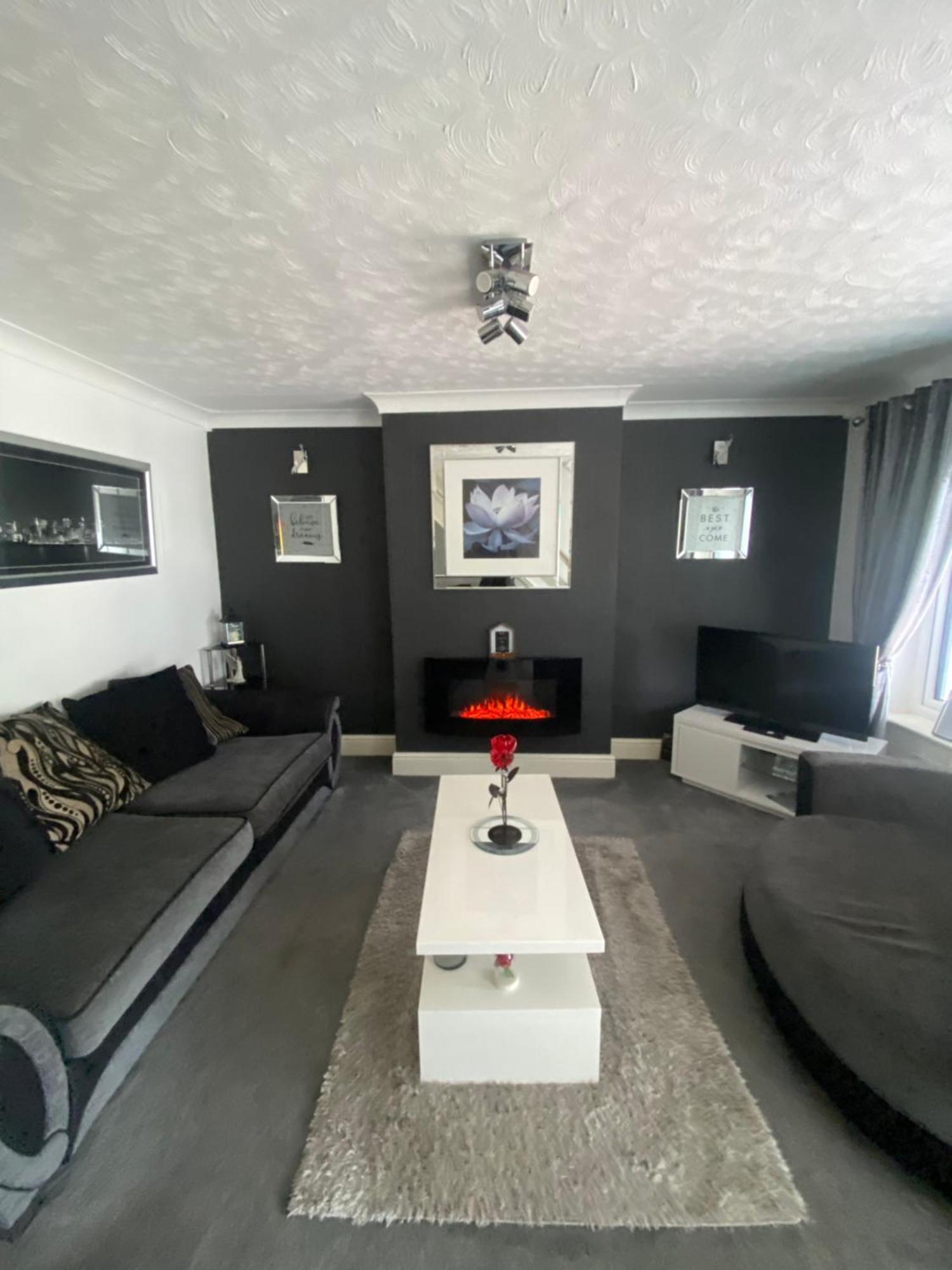 The Brook House - Spacious 3 Bed Home From Home In Burton Экстерьер фото
